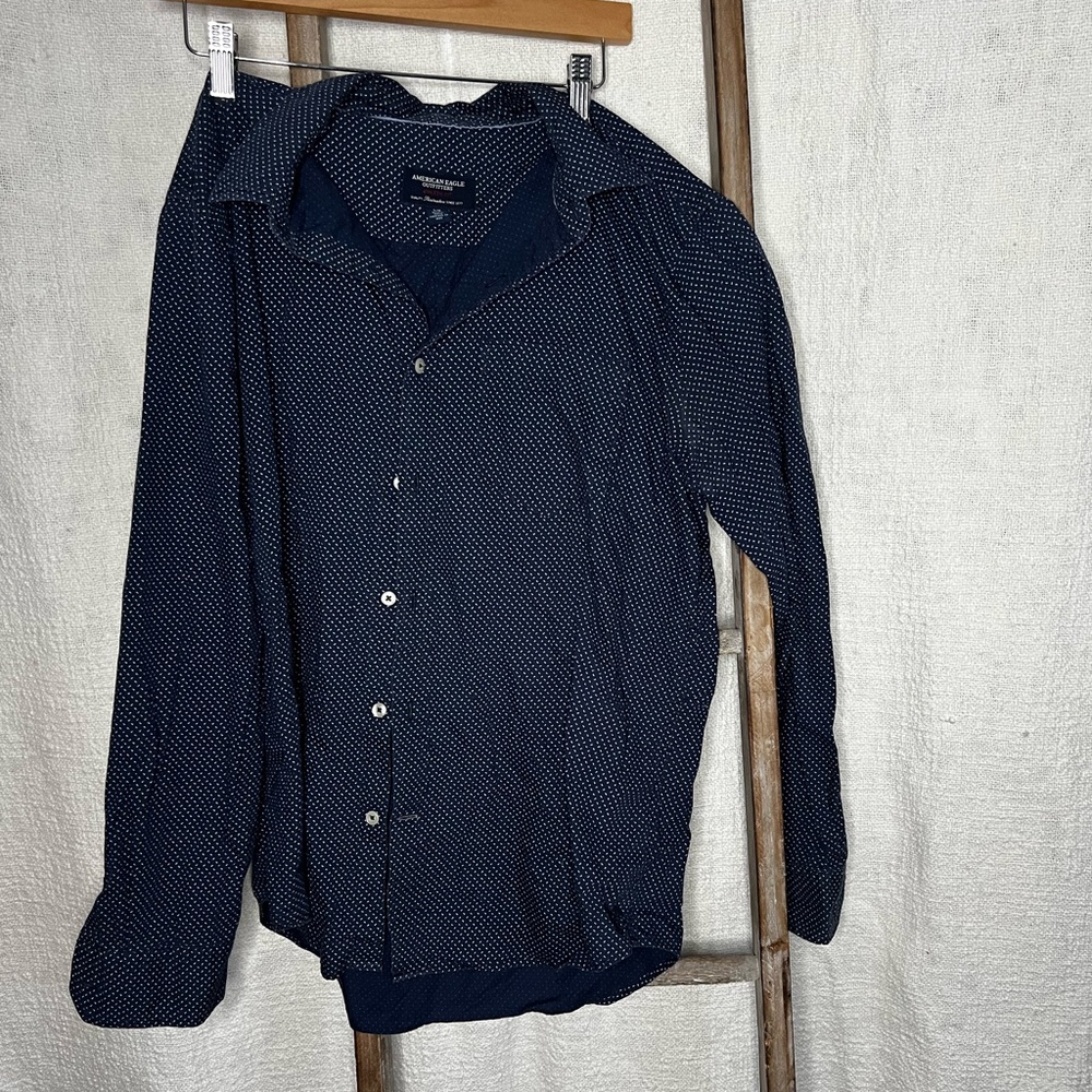 ANERICAN EAGLE MENS BUTTON UP